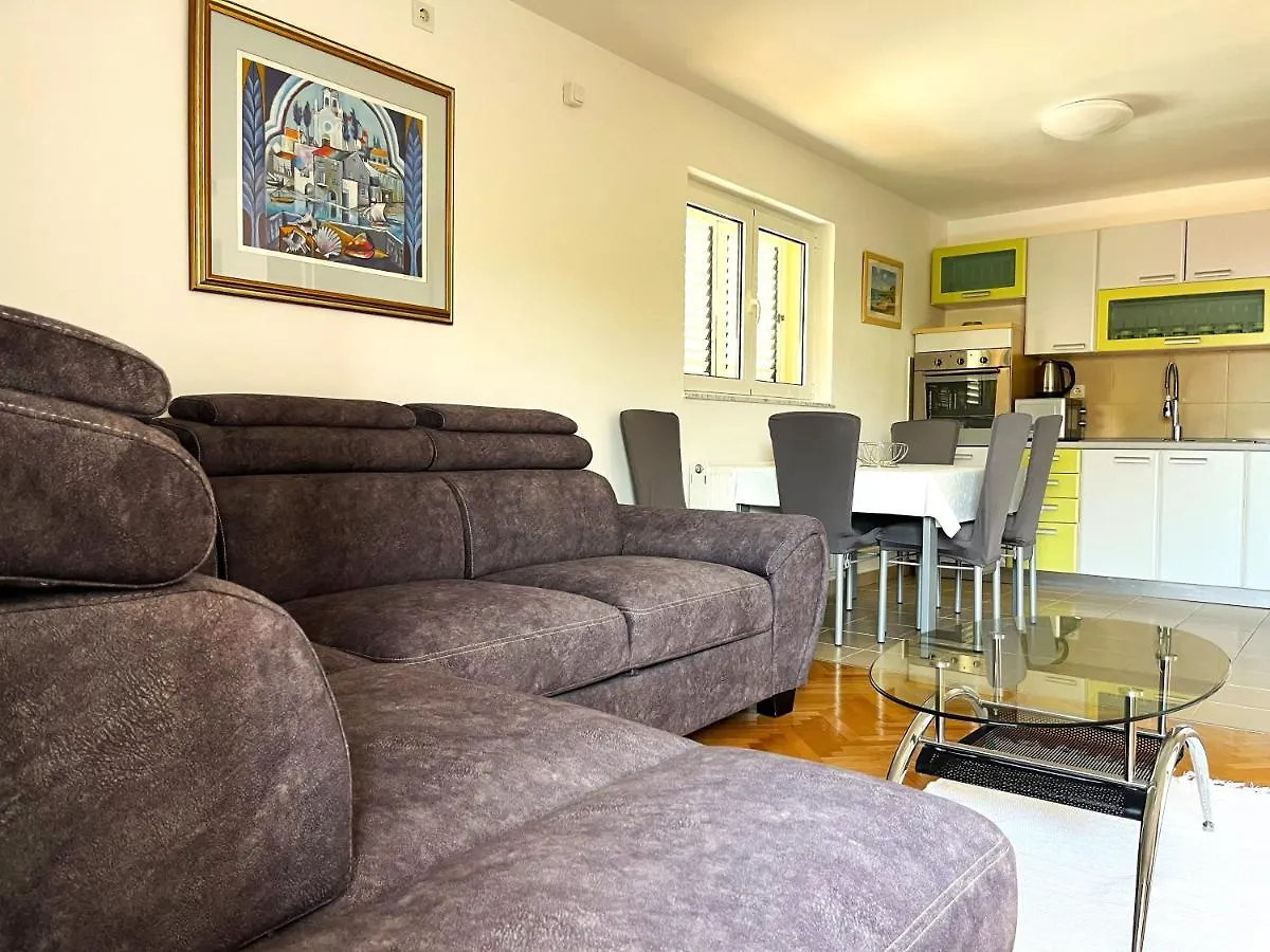 Apartment And Rooms Milak Rab Town