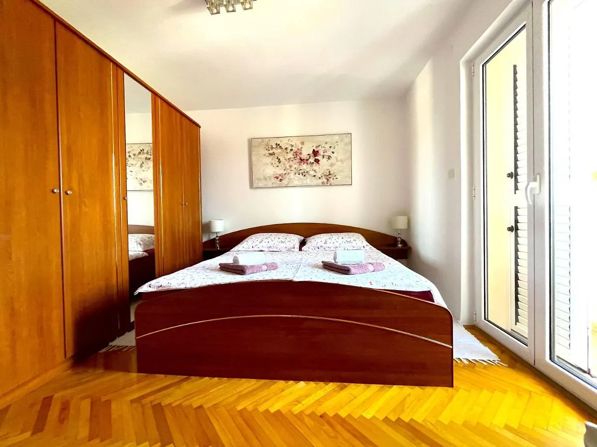 Maison d'hôtes Apartment And Rooms Milak Rab Town