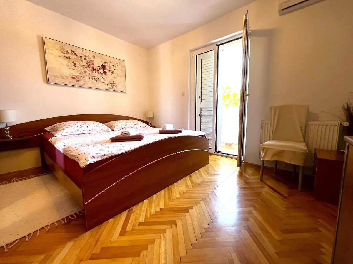 Apartment And Rooms Milak Rab Town Croatie