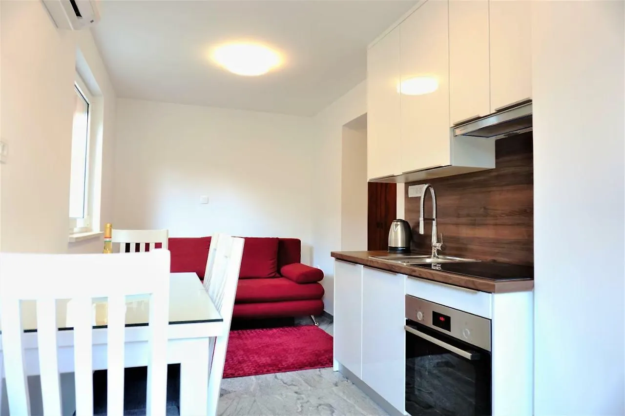 Apartment And Rooms Milak Rab Town